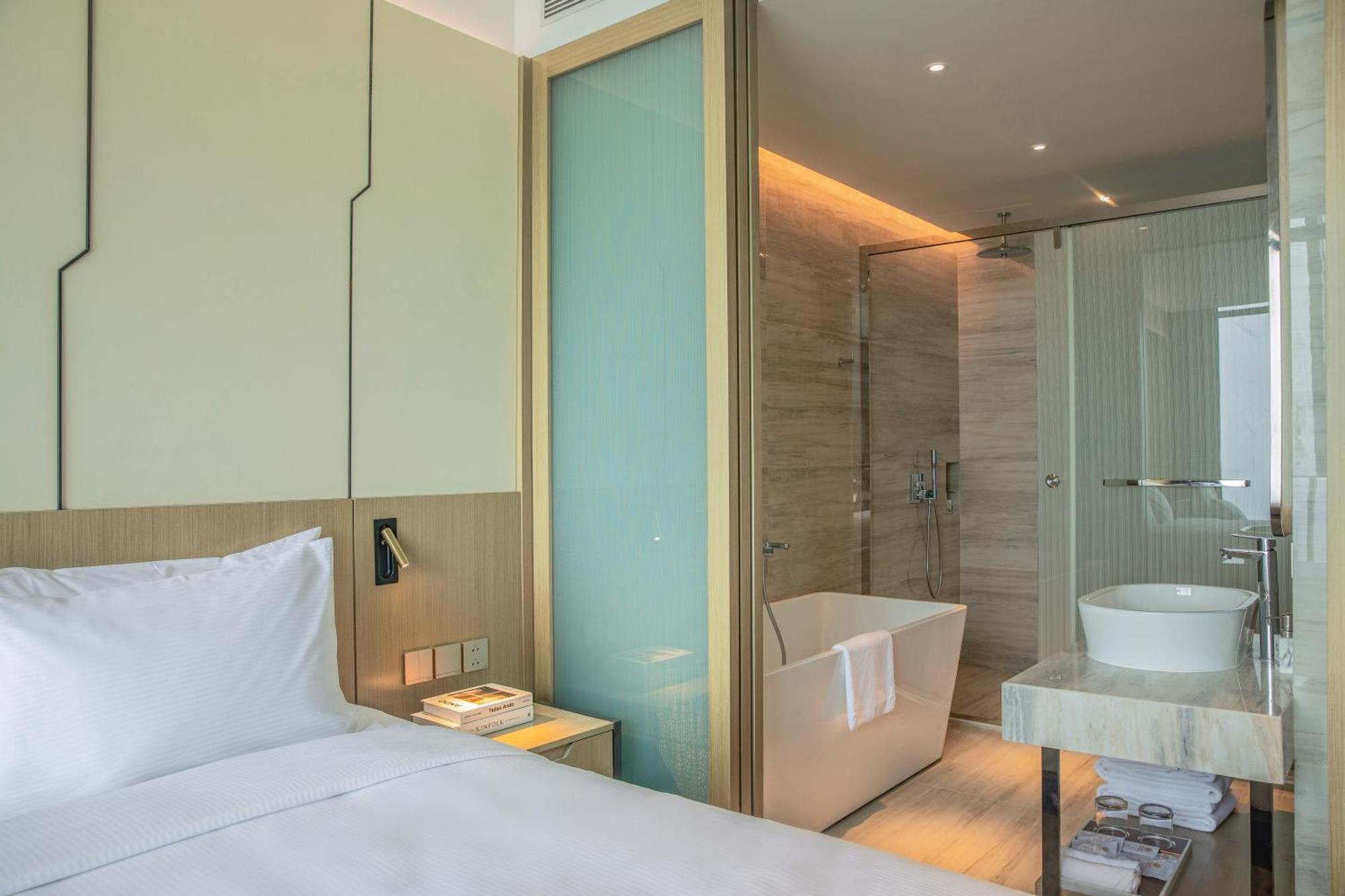 Awaken Da Nang Hotel Bagian luar foto