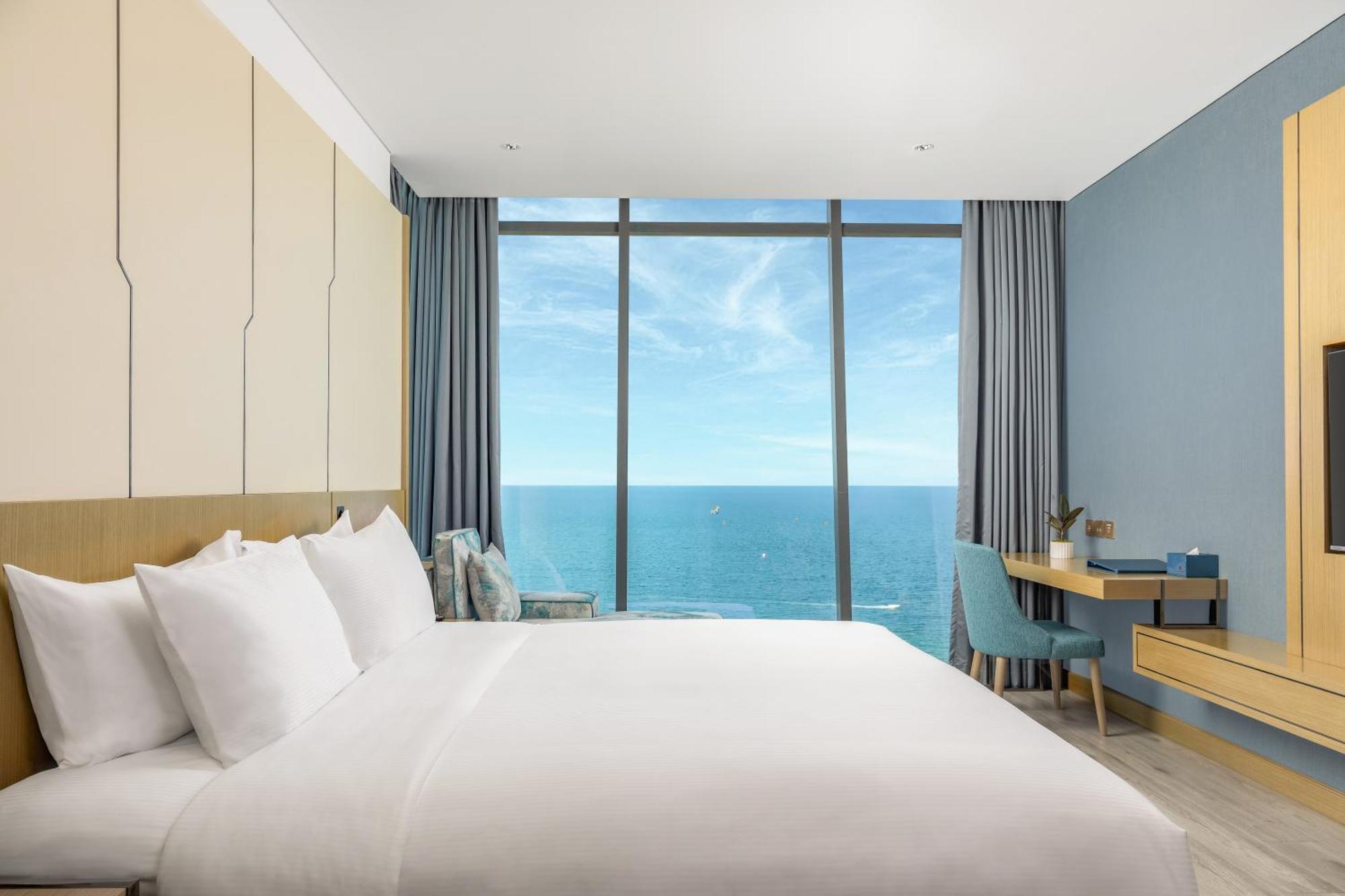 Awaken Da Nang Hotel Bagian luar foto