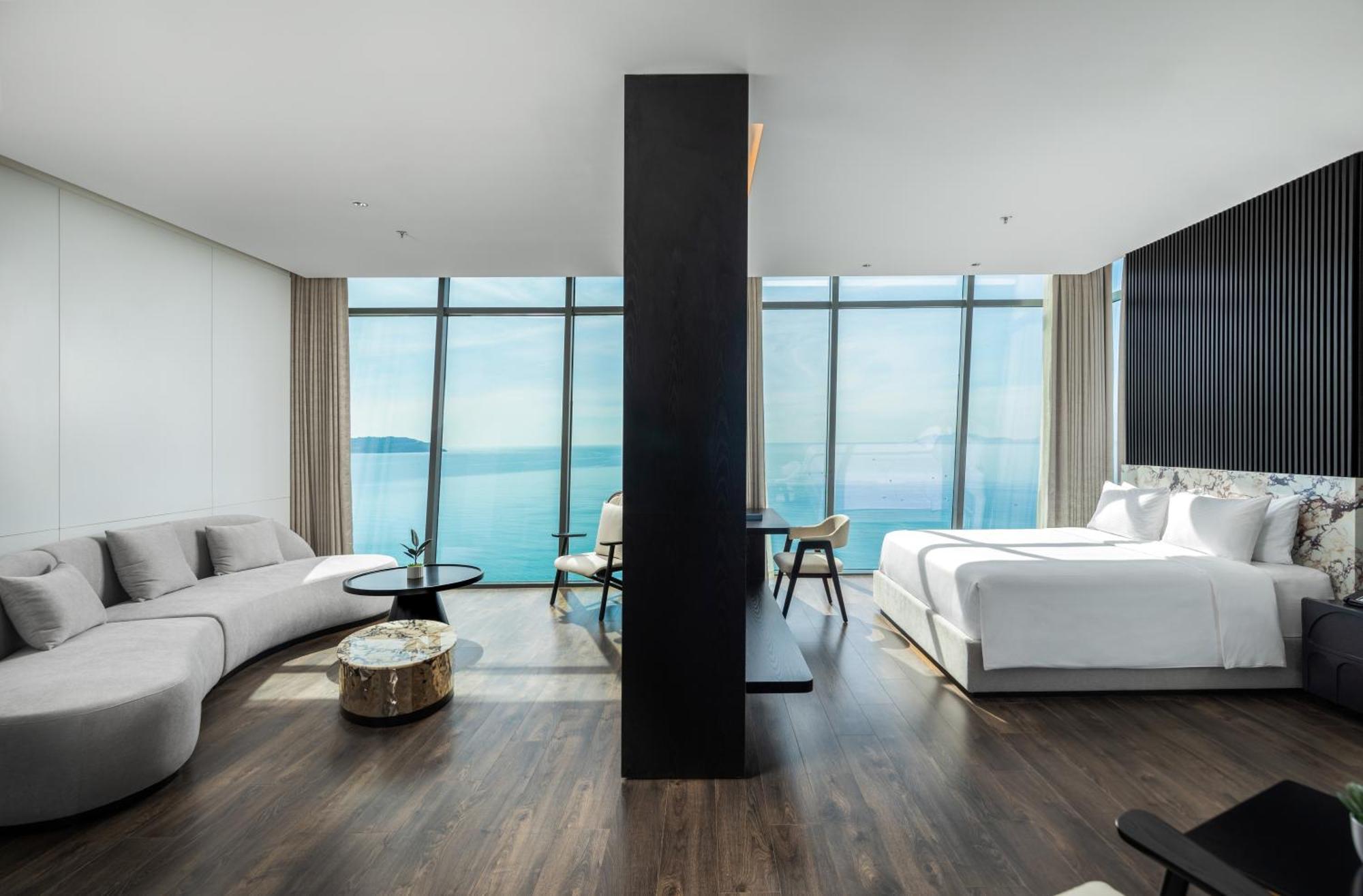 Awaken Da Nang Hotel Bagian luar foto