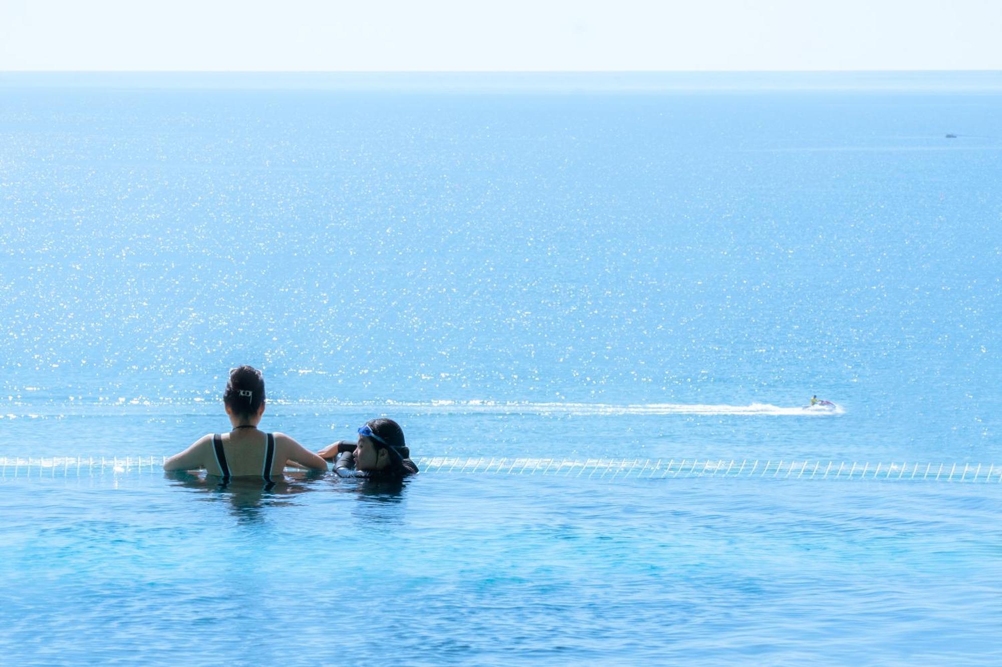 Awaken Da Nang Hotel Bagian luar foto
