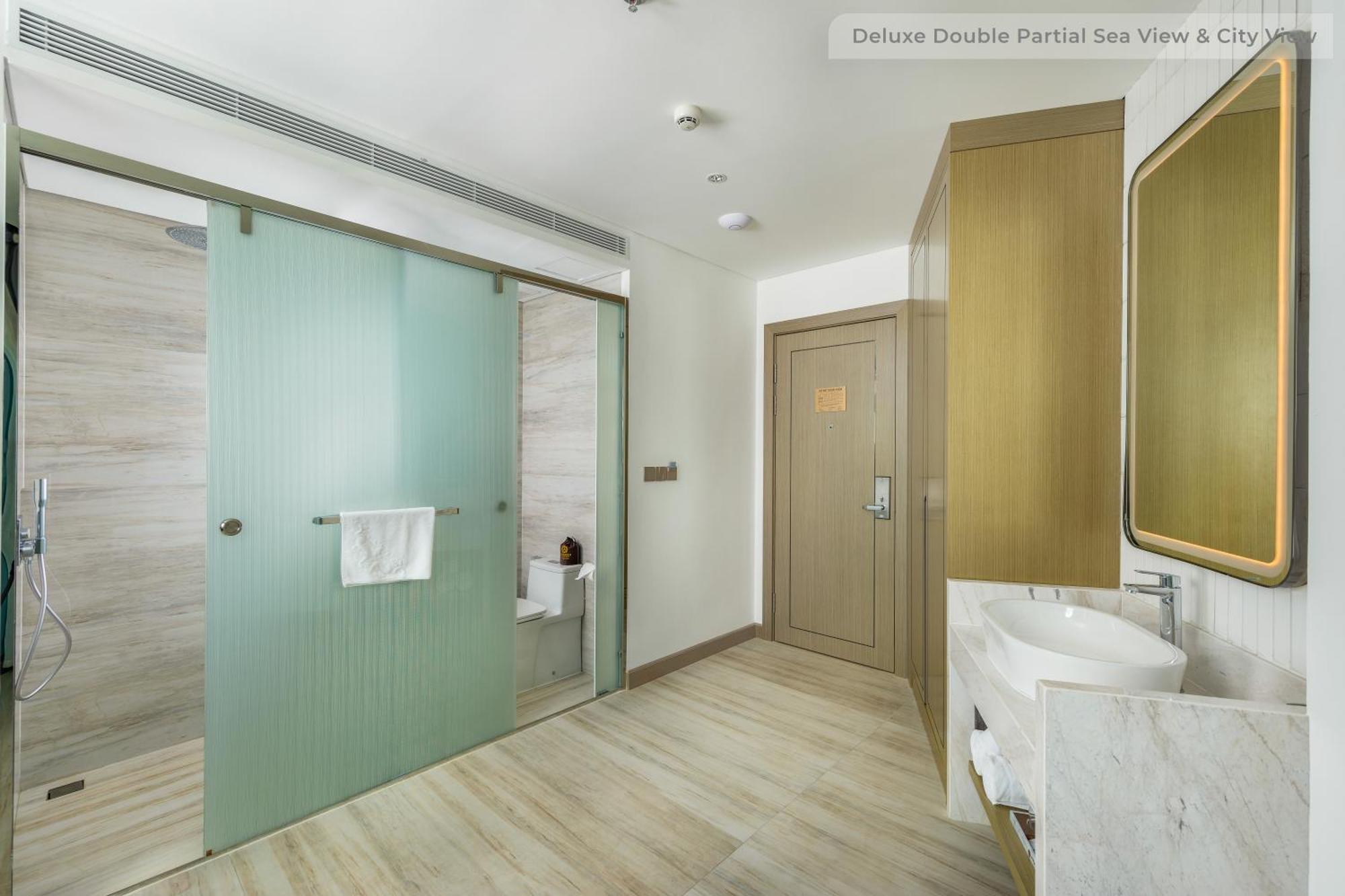 Awaken Da Nang Hotel Bagian luar foto